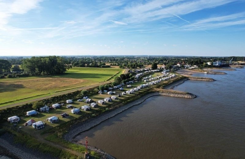 Camping waalstrand luchtfoto later in de middag 66582ca964bef